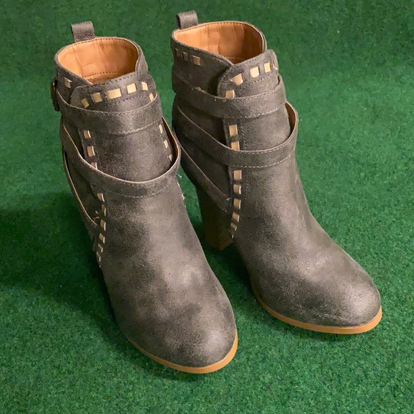 VENUS Shoes - Venus gray and tan heeled boots size 6.5